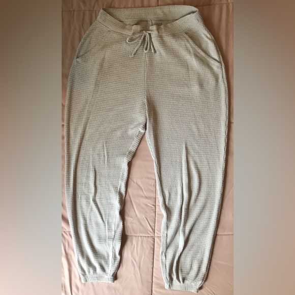 NWOT Gilly Hicks Cashmere-like Heather Grey Waffle Knit Jogger Pants - M - Picture 2 of 9
